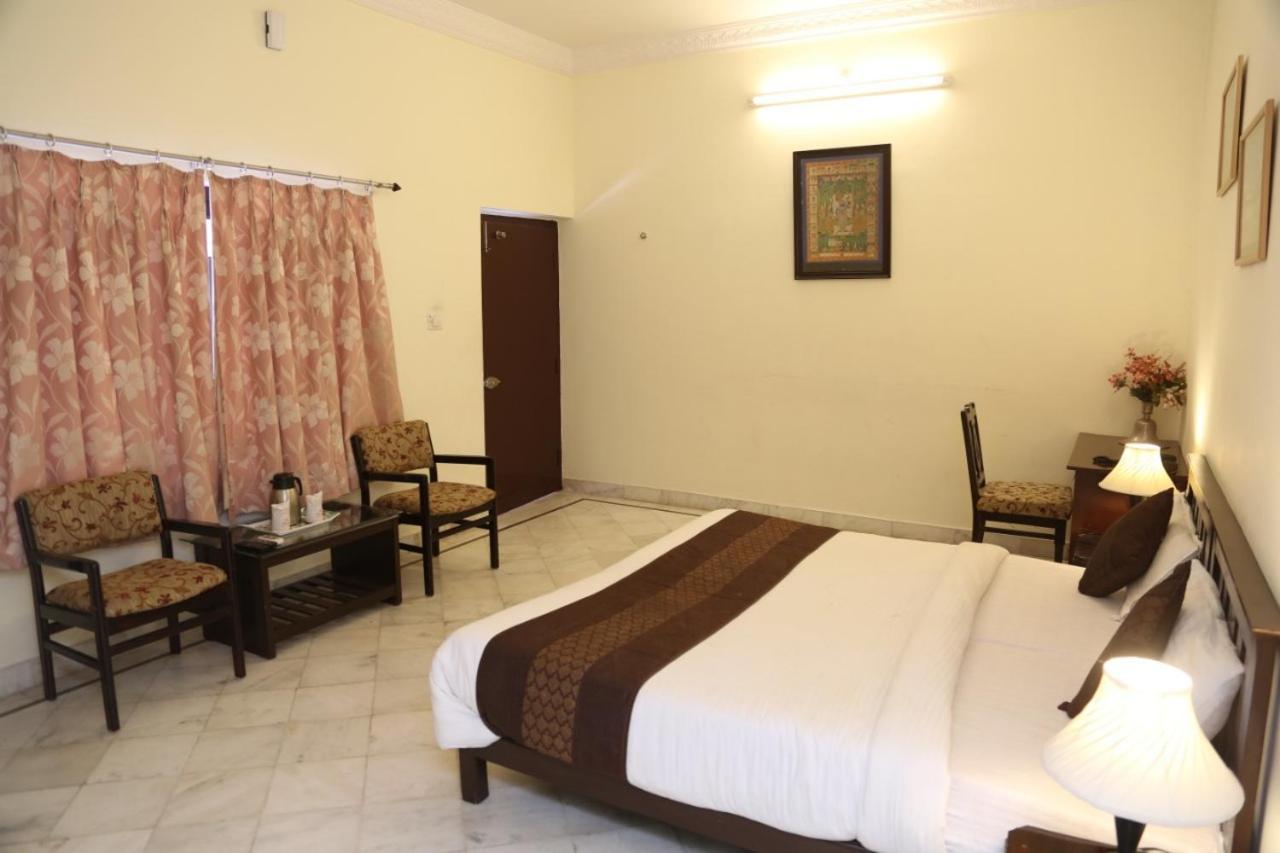 Hotel Karan Villas Kota  Ngoại thất bức ảnh